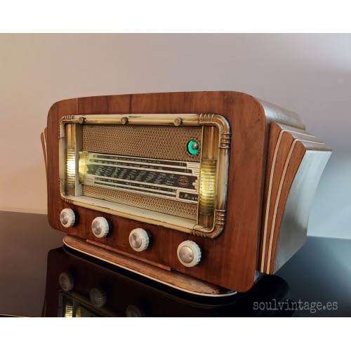 Radio de válvulas  Cristal Grandin. Año 1952